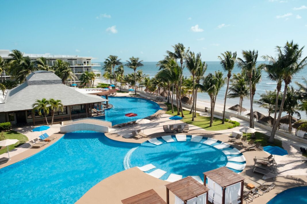 La cadena Iberostar Hotels & Resorts incorporará un nuevo hotel en México en 2025, y abrirá su primer hotel en Zanzíbar en 2026, mientras sigue invirtiendo en renovar y transformar su portfolio de hoteles en destinos clave frente al mar, con foco en la calidad y la sostenibilidad.