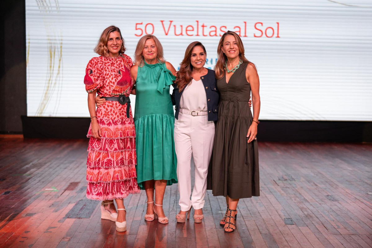 La gobernadora de Quintana Roo, Mara Lezama -segunda por la derecha- con las hermanas Isabel y Encarna Piñero, y su madre, Isabel García. Fuente Grupo Piñero