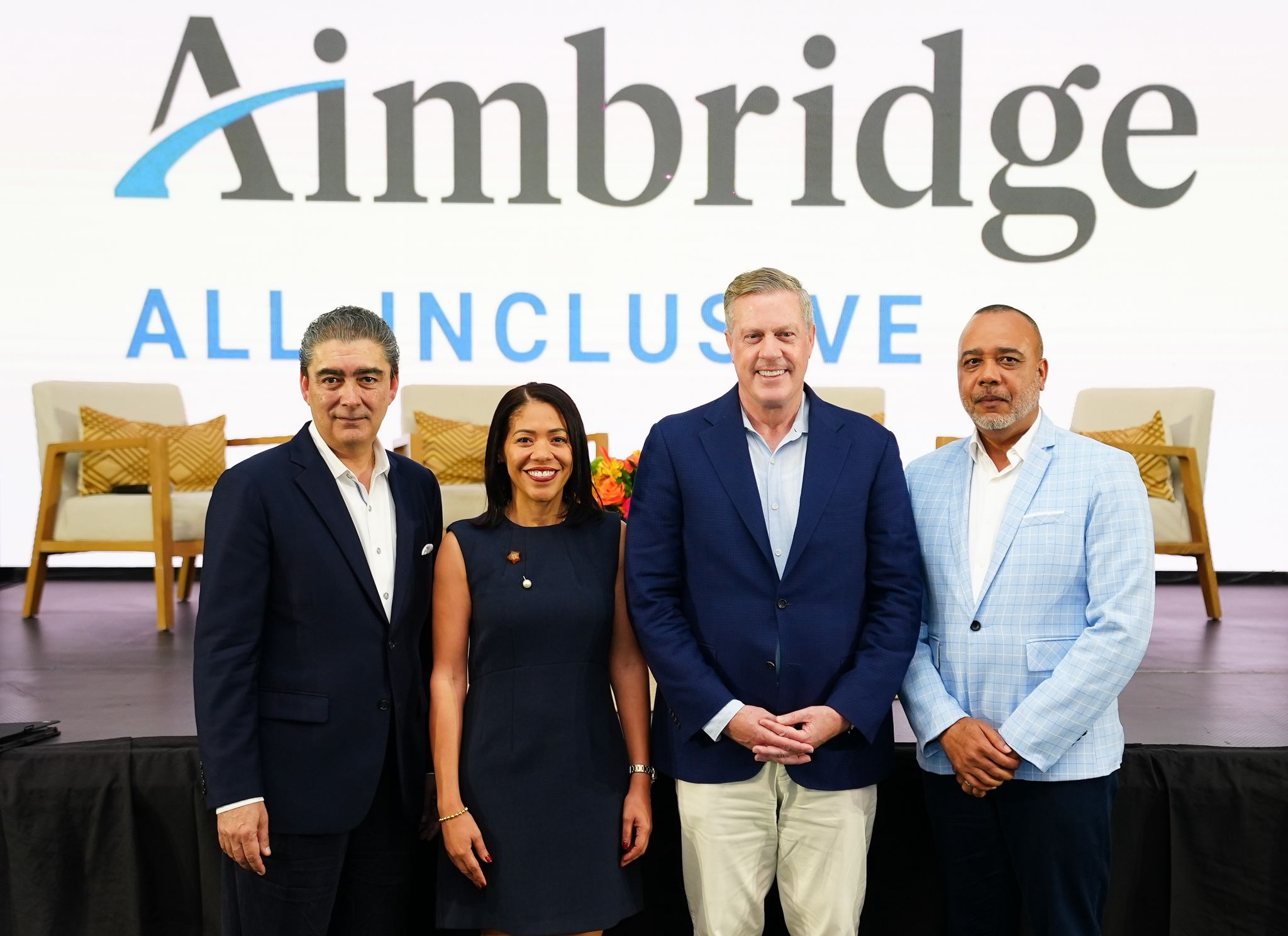 Grisel Cordones, Craig Smith, Leandro Castillo junto a Hilario Peralta durante el convenido hecho por Aimbridge Hospitality