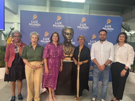 Poetas y profesores en el Colegio Lux Mundi, Foto suministrada.