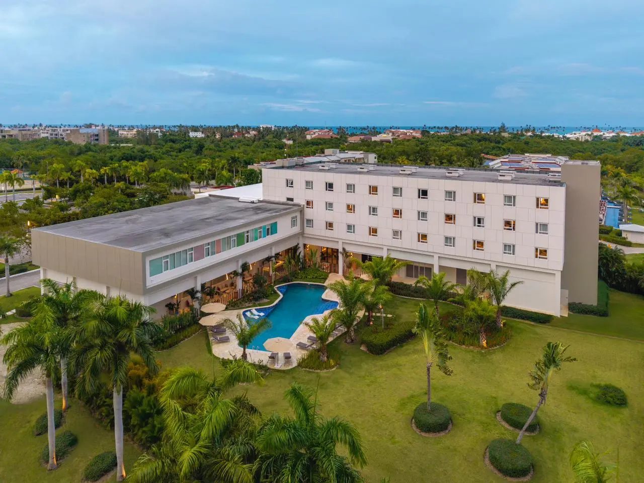 RD acoge el primer Royal Beach Punta Cana JdV by Hyatt del Caribe