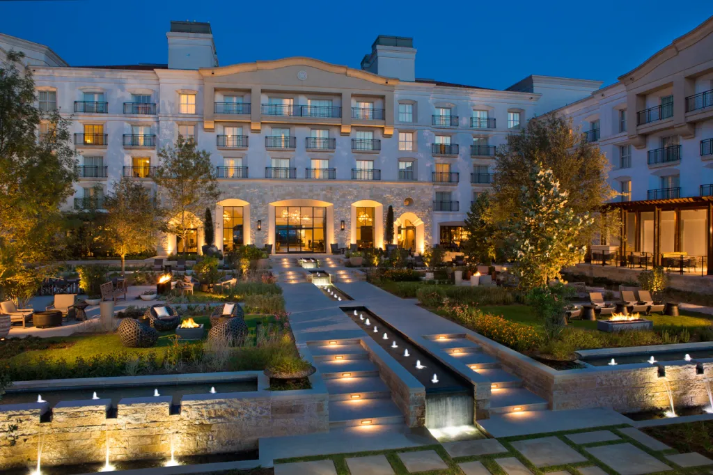 Signia by Hilton La Cantera Resort & Spa - Aérea (I) y Plaza San Saba (R)