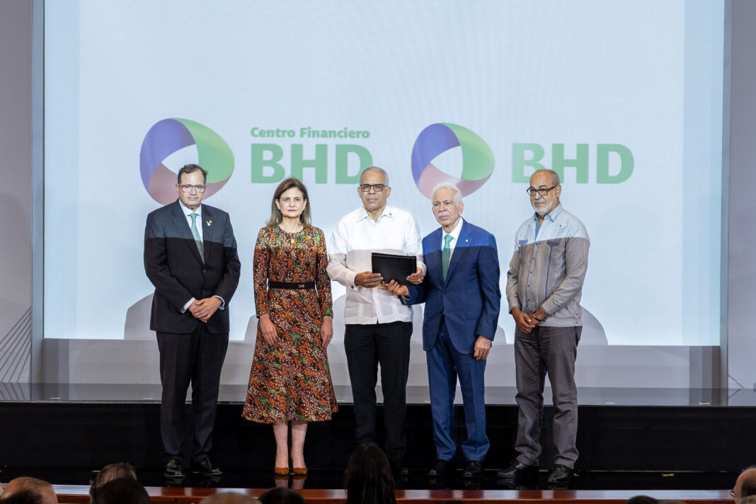 Steven Puig, Raquel Peña, Carlos Manuel Estrella, Luis Molina Achécar, Darío Fernández Morales
