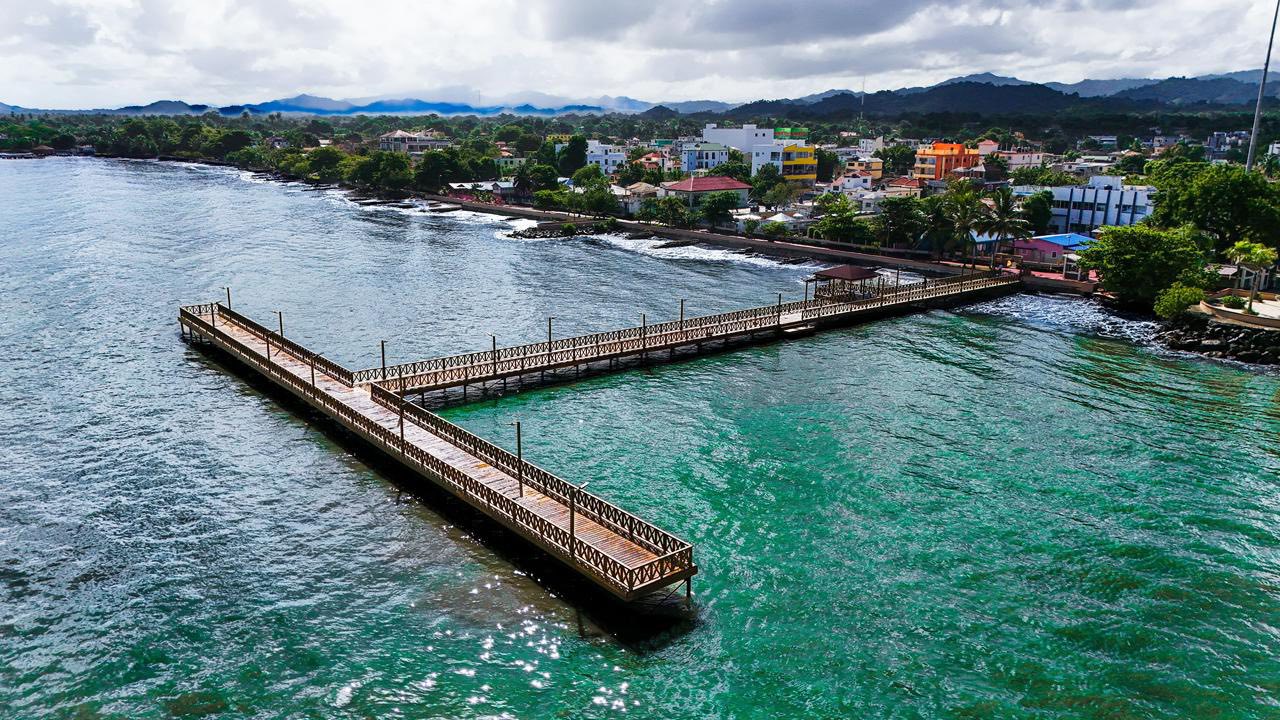 David Collado entrega reconstruido muelle turístico de Miches; obra ...