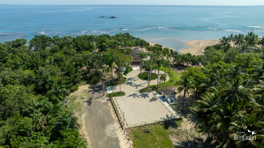 Vista de la costa de Punta Bergantín, Montellano, Puerto Plata