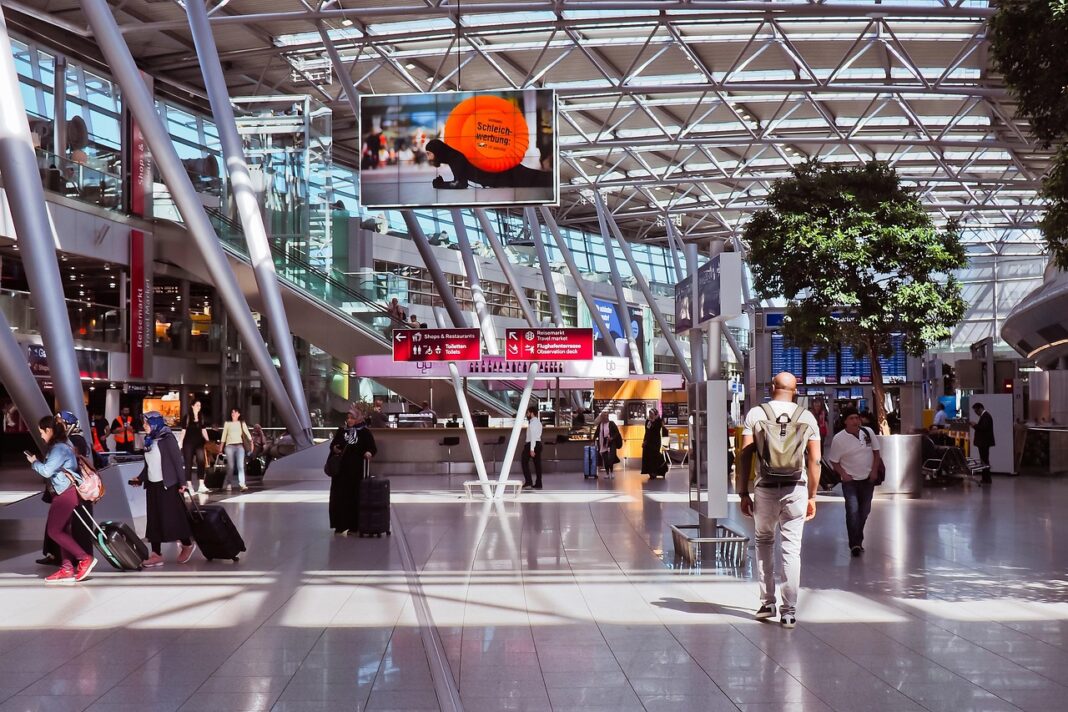 El transporte aéreo está en camino de alcanzar los 9.800 millones de pasajeros en 2025, lo que subraya el papel de la aviación como motor de la movilidad global y el crecimiento económico.