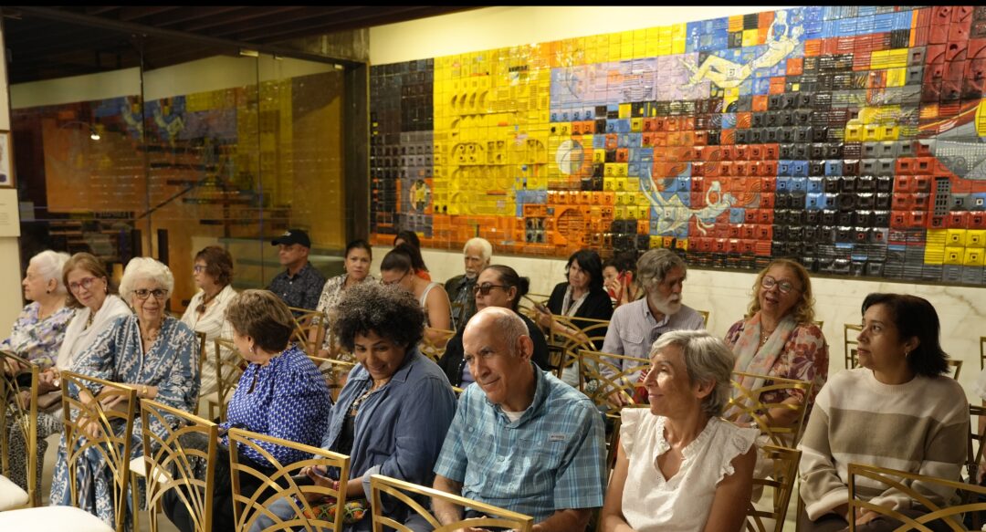 Parte del público que asistió al conversatorio titulado "La Mujer en la Mediación Cultural Dominicana" celebrado en Casa Mell Russo.