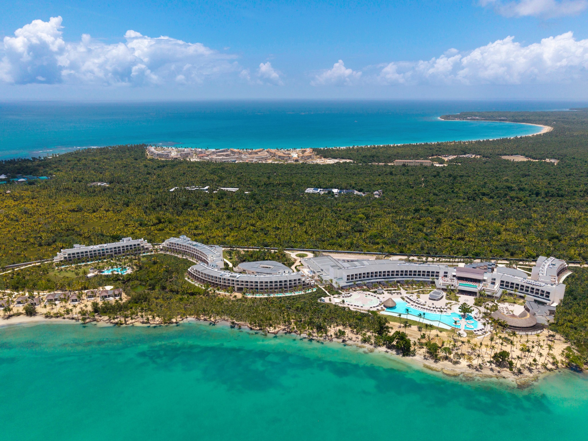 Vista panorámica del nuevo hotel Zemi Miches All–Inclusive Resort, Curio Collection by Hilton en el municipio de Miches, El Seibo.