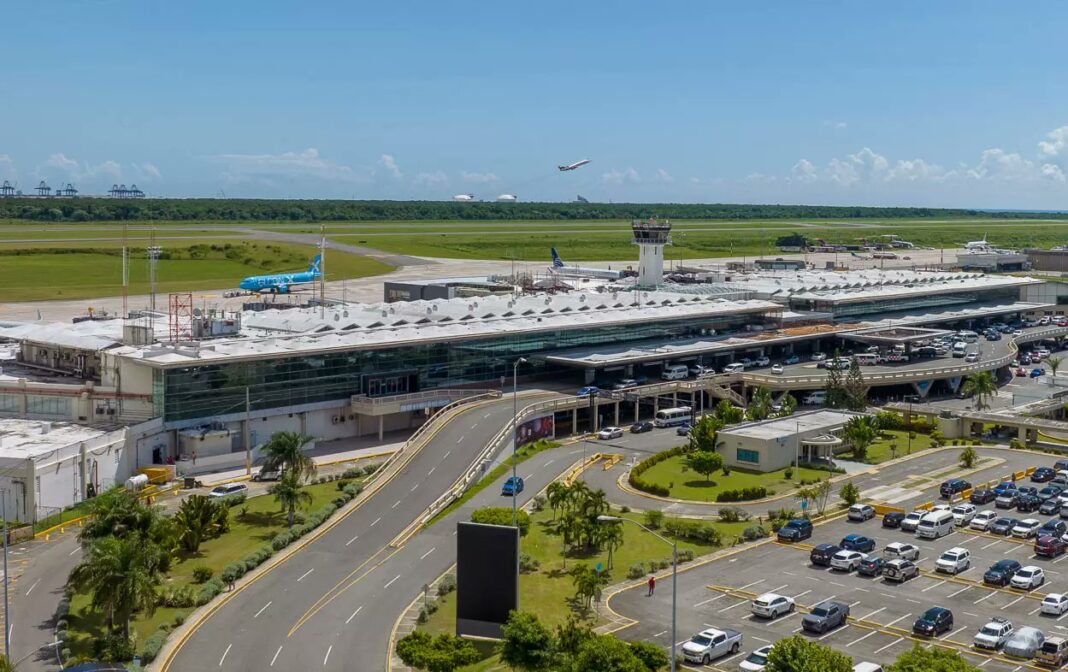 Las restricciones de vuelos en Estados Unidos ha impactado directamente las operaciones de entrada y salida en los principales aeropuertos de la República Dominicana.