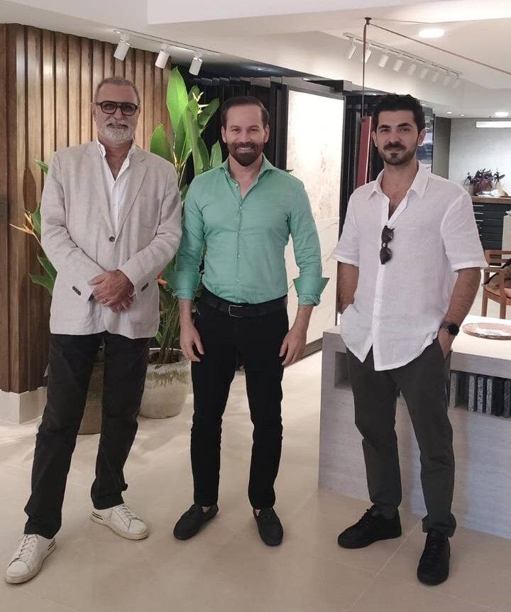 Ejecutivos del Grupo Abastel durante la presentación de sus nuevas colecciones de Living Ceramics y Etherna en su showroom renovado de Santo Domingo.