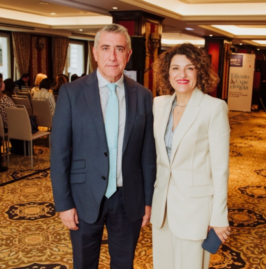 Antonio Santos del Valle, presidente del Tourism and Society Think Tank (TSTT) y Maribel Rodríguez, presidenta del Women Leading Tourism (WLT)