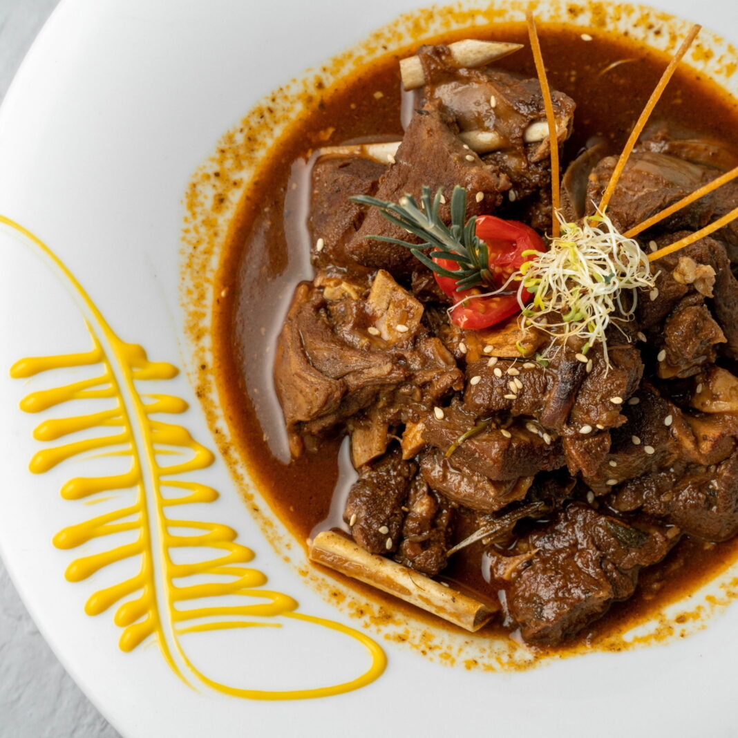 Chivirico SurenÞo, plato icoìnico del restaurante La Chiveriìa