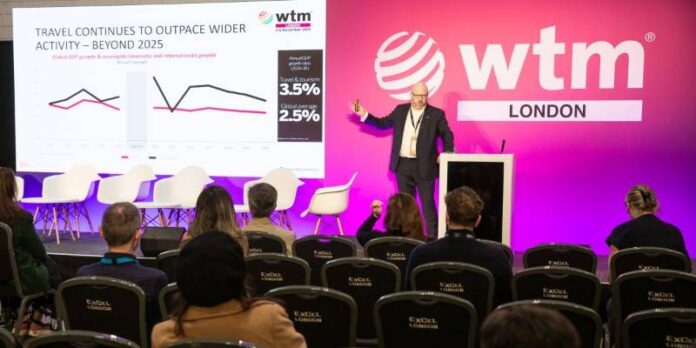 David Goodger, director geneal para EMEA de Tourism Economics Dave Goodger, director general para EMEA de Tourism Economics, expone en la apertura de la WTM Londres 2025 donde resaltó que la industria de los viajes crecerá a un ritmo más rápido que la economía mundial durante los próximos 10 años.