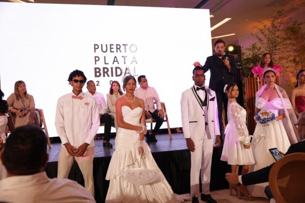 Desfile de trajes y complementos nupciales