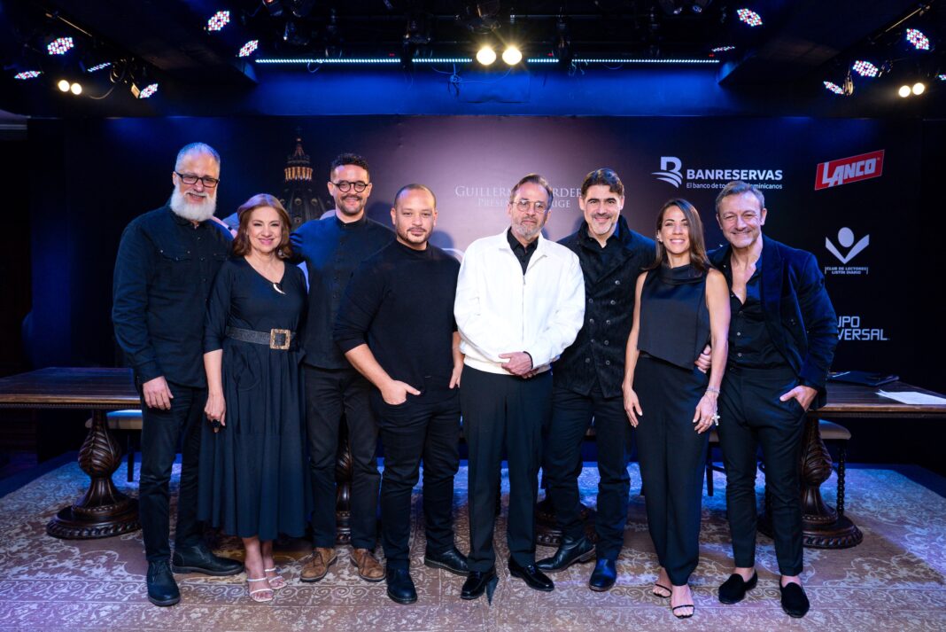 Héctor Then, Elvira Taveras, Canek Denis, Pepe Sierra, Guillermo Cordero, José Guillermo Cortines, Karina Larrauri y Vic Gómez