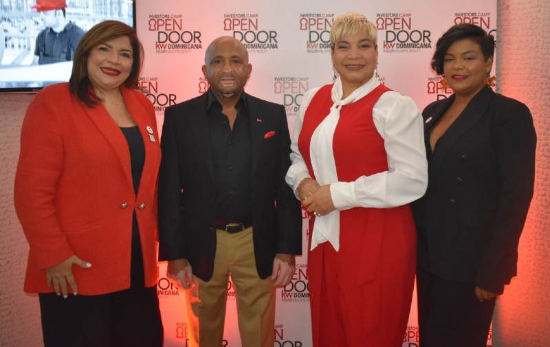 Giovanna Sacco, José Matos, Rodelixsa Manzueta y Wanda Del Orbe, organizadores del “Investors Camp-Open Door KW Domincana 2025 – Open Door KW Dominicana 2025”.