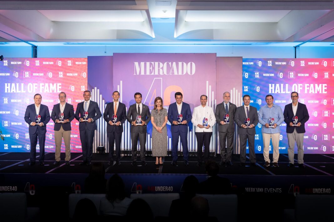 Con motivo de los 15 años de 40 Under 40, revista Mercado reconoció a quienes han sido parte fundamental de este camino de crecimiento, compromiso y excelencia.