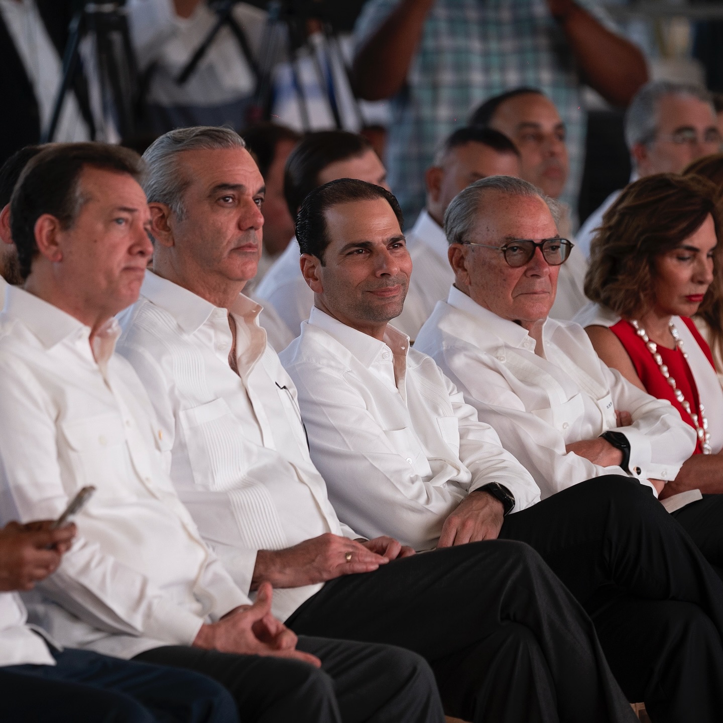 Ito Bisonó, Luis Abinader, Frank Elías Rainieri, Frank Rainieri y Haydeé Kuret de Rainieri durante el acto de apertura del Centro Logístico
