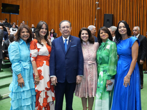 Julia Danitza Feliz, Ingrid Gonz&aacute;lez, H&eacute;ctor Valdez Albizu, Shanttal Zuleta Brea, Luisa Jael Hernandez Cede&ntilde;o y Liselotte Reyes.