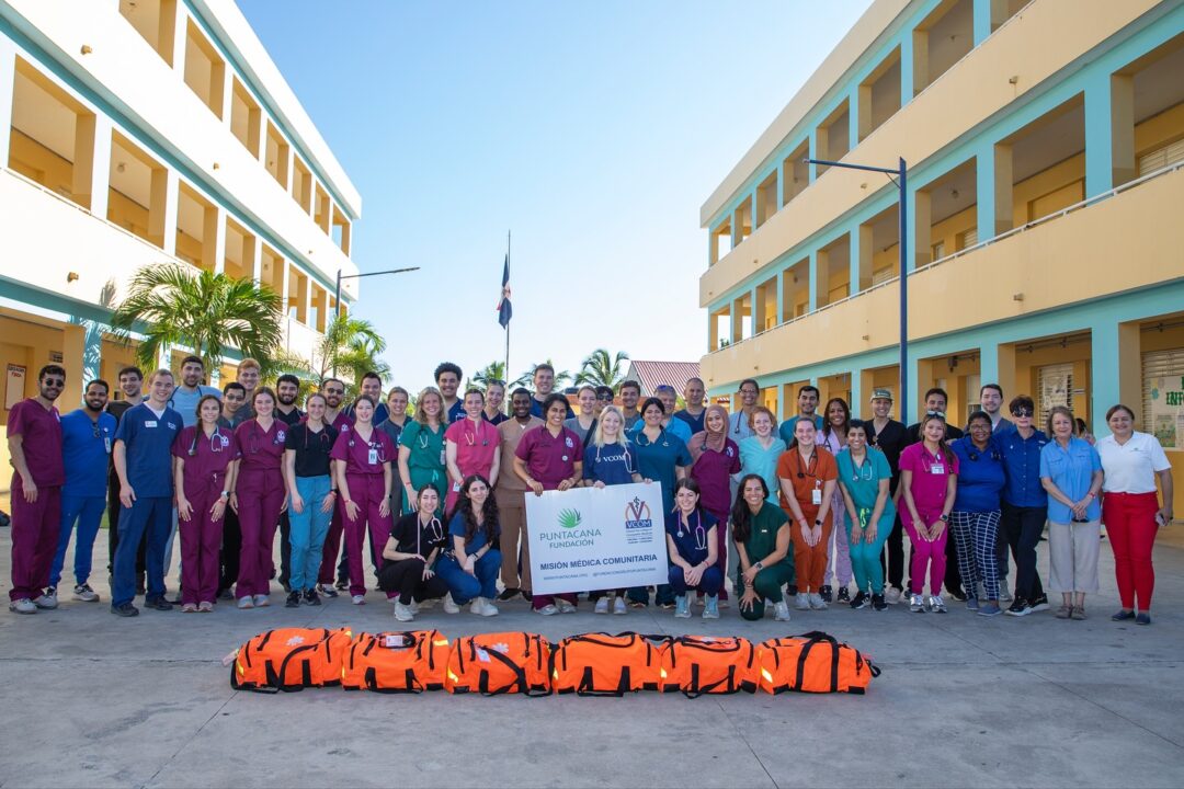Muestra de una de las misiones internacionales de salud que cada año impulsa la Fundación Punta Cana