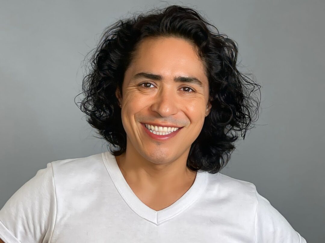 Ortos Soyuz ha sido coach actoral detrás de producciones de Netflix, Amazon, Vix, Telemundo, HBO, Max, Televisa y otras plataformas.