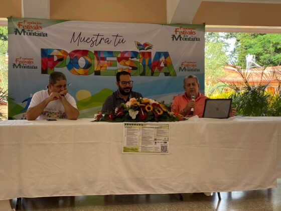 Panel Inteligencia Artificial durante el Festival de Poes&iacute;a en la Monta&ntilde;a en Jarabacoa