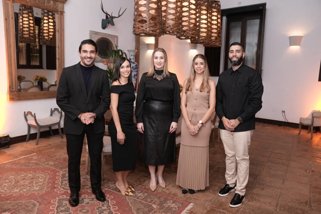 Juan Amaro, Pamela Fernández, Alicia Cano, Juanita Hernández y Kevin Santelises en el encuentro del Meliá Hotels International