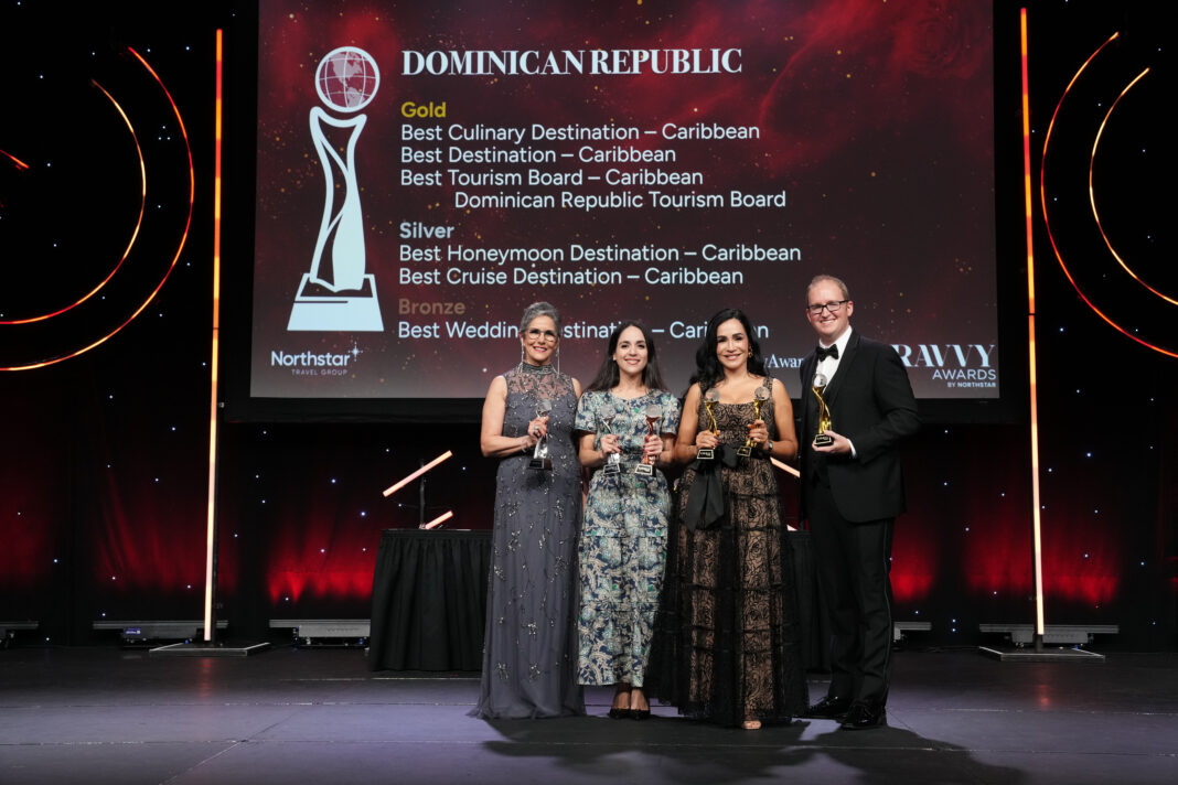 República Dominicana fue reconocida con el premio oro como “Mejor Destino del Caribe” y “Mejor Oficina de Turismo del Caribe” en los premios Travvy Awards 2025