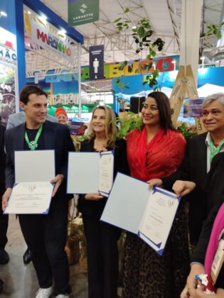 Reconocimiento Marta y Eduardo en Festuris 2025 Yenny Lovera y Luiz Pires