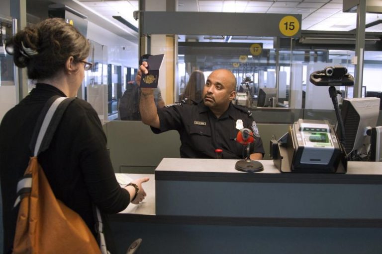 El informe destaca que el 75 % de los viajeros prefiere la biometría a los procesos manuales y el 85 % está dispuesto a compartir sus datos por adelantado si esto se traduce en una experiencia más rápida y fluida.