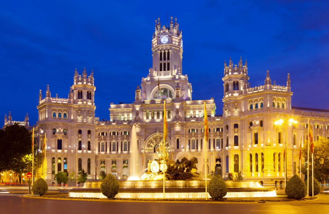 Palacio de Cibeles, antiguo Palacio de Comunicaciones es un monumental edificio que desde 2007 es la sede del Ayuntamiento de Madrid.