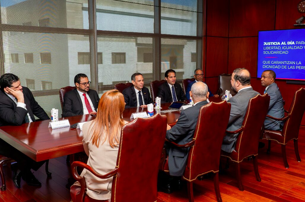Momento durante el encuentro donde se firmó el acuerdo entre Medio Ambiente y el Consejo del Poder Judicial