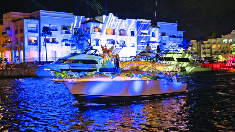 En el Christmas Boat Parade en la Marina de Cap Cana participaron 27 embarcaciones de distintas nacionalidades, además de que los asistentes disfrutaron de un despliegue de más de 90 personajes en escena.