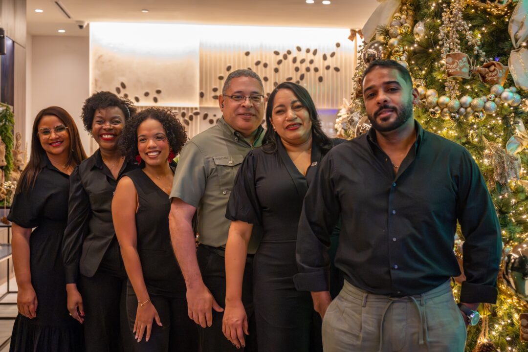 Equipo de AC Punta Cana - Alba Matos, Nilcina Yan, Rachelle Sanchez, Roswaldo Galeno, Ingrid Cedano y Francisco Cordero