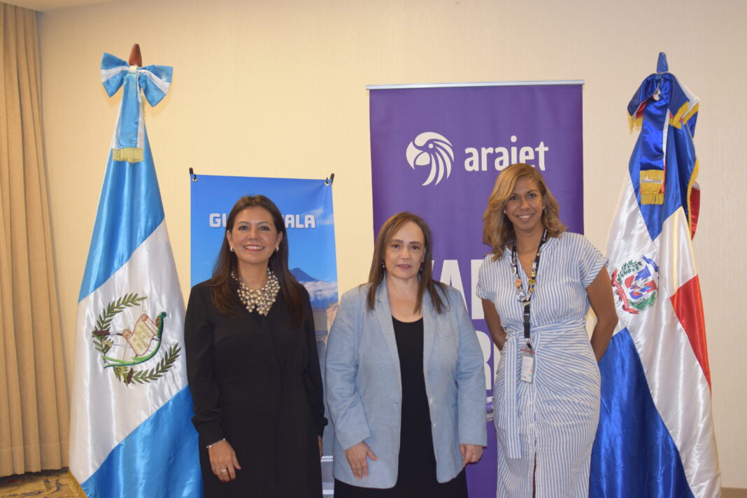 Ericka Guillermo, Marlene Reynoso Urzúa, Alexandra Baret enn el acto de Arajet y la Embajada de Guatemala en Santo Domingo.