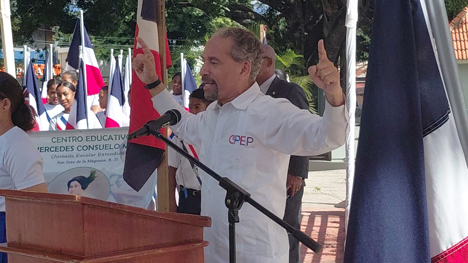 Juan Pablo Uribe ofrece el discurso de rigor.