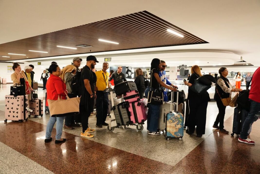 El gobierno aumentó la gracia navideña para los dominicanos ausentes en estas navidades a 5,500 dólares.