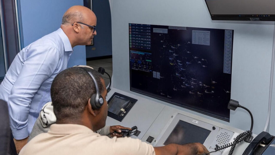 La cifra es un récord histórico en las operaciones aéreas de la República Dominicana. Controladores aéreos realizan una labor extraordinaria para garantizar la seguridad y eficiencia del tránsito aéreo.
