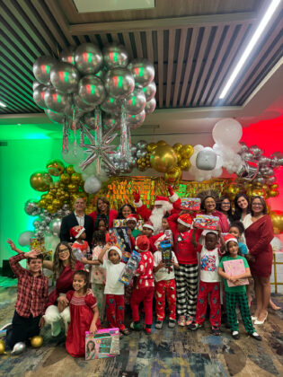 M&aacute;gica Navidad en Holiday Inn: &ldquo;Encendido de Esperanza&rdquo;