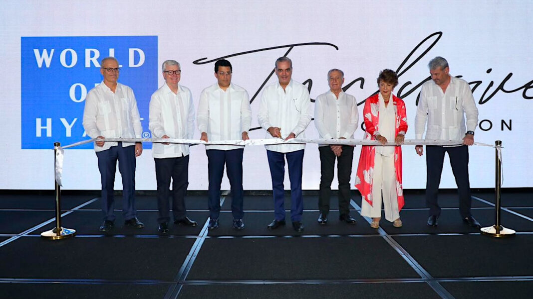 La presencia del mandatario en esta nueva apuesta turística, que genera cerca de 1,600 empleos directos, cifra que ascenderá a 2,000 en los próximos meses y cuenta con mil nuevas habitaciones, reafirma su compromiso con el desarrollo del turismo en RD.