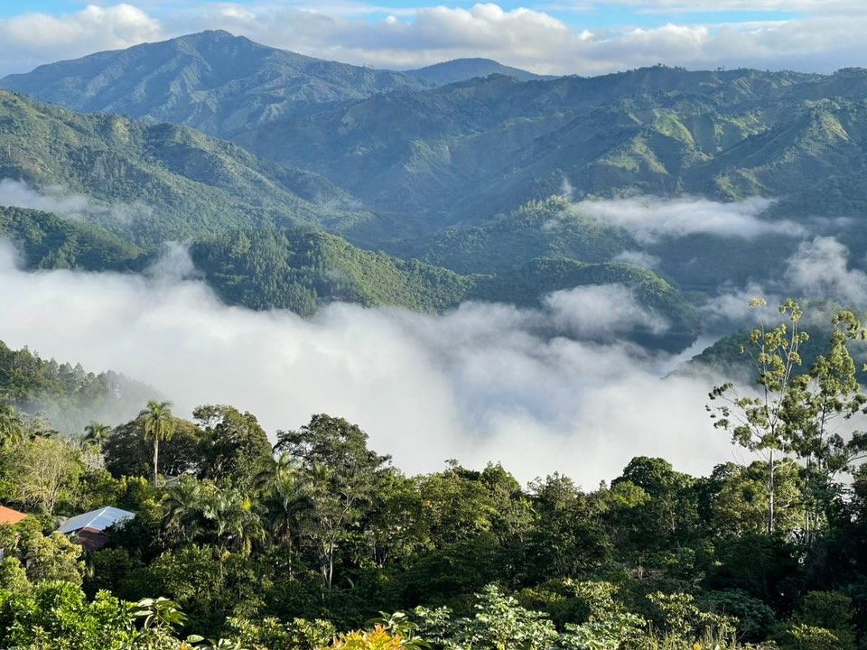 Vista de las montañas de San Jose De Ocoa desde la comunidad Palo de Caja.