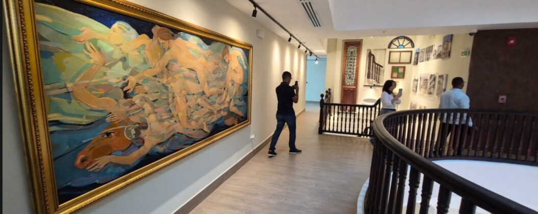 Un aspecto de la exposici&oacute;n de los fondos pict&oacute;ricos de Banreservas en su Centro Cultural de la Ciudad Coraz&oacute;n.