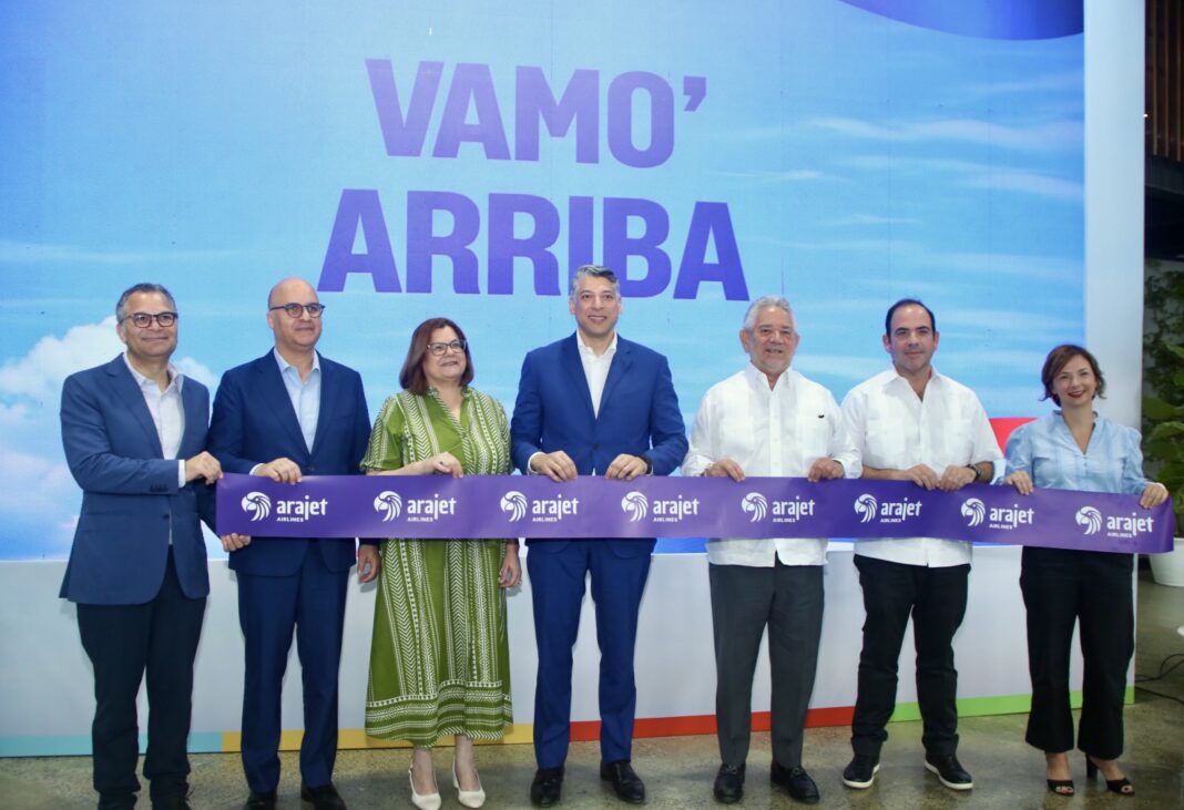 Alberto Cruz, Igor Rodriguez, Bernanda Franco, Victor Pacheco, Roberto Henriquez, Giovanni Rainieri y Alexandra Malvezin