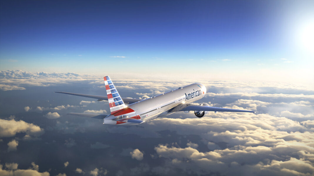 Avión de American sobrevolando el espacio aéreo