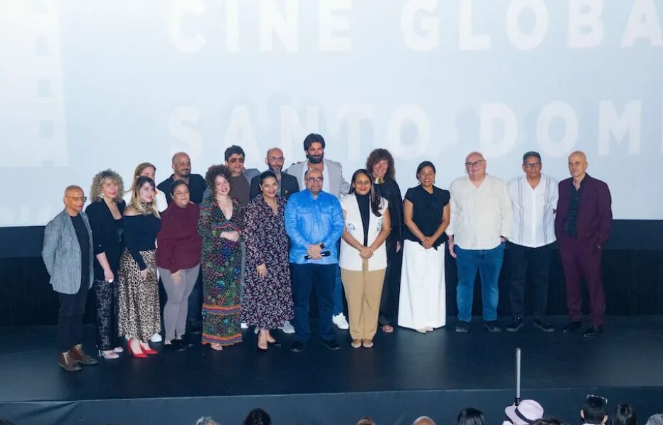 Omar de la Cruz, director general del evento cinematográfico, con algunos invitados especiales. Foto suministrada FCGSD.