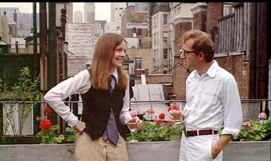 Escena de Hannie Hall, de Wooddy Allen, actuando con Diane Keaton.