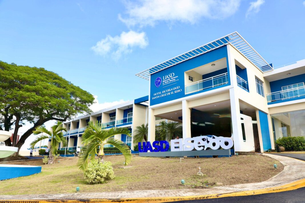 Fachada del Hotel Escuela de la Universidad Autónoma de Santo Domingo (UASD),