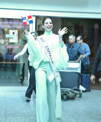 F&aacute;tima Bosch (Miss Universo) a su llegada a Rep&uacute;blica Dominicana, por el aeropuerto Internacional de las Am&eacute;ricas. Fotos Joel Guzm&aacute;n