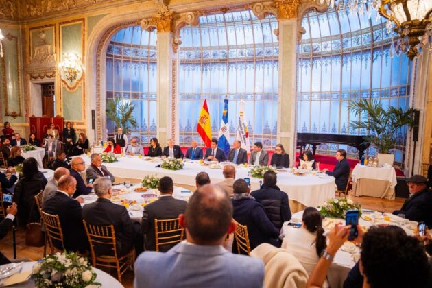 Momento en que el ministro de Turismo, David Collado, ofrreci&oacute; el resumen de lo alcanzado en Fitur 2026.