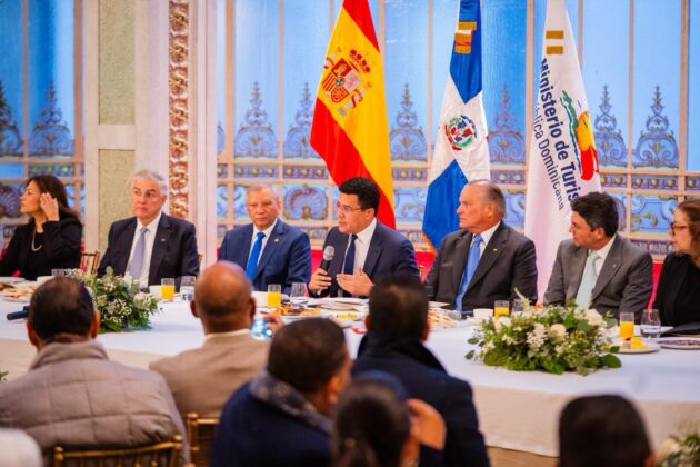 Momento en que el ministro de Turismo, David Collado, ofrreci&oacute; el resumen de lo alcanzado en Fitur 2026.